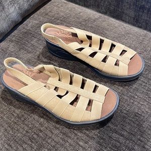 LN 10WW Easy Street So Lite Sandals